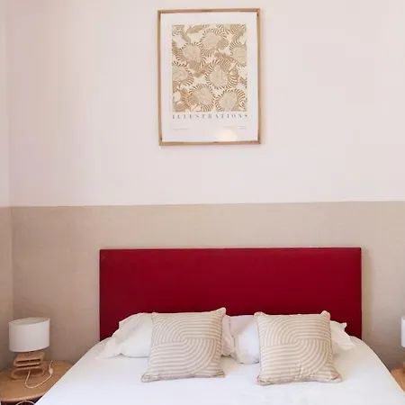 #57 Notre Dame Balcony & Ac Niza