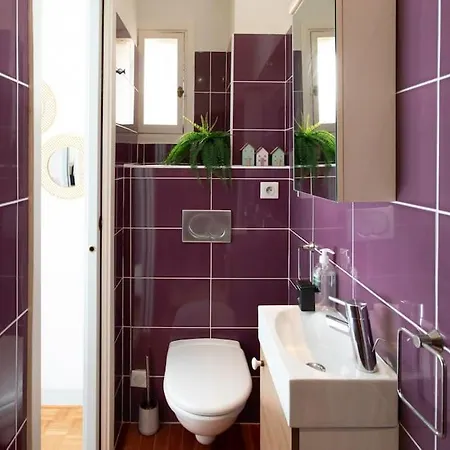 #57 Notre Dame Balcony & Ac