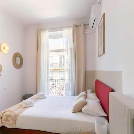 #57 Notre Dame Balcony & Ac *