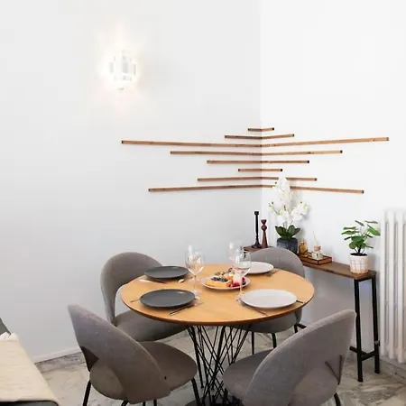 #57 Notre Dame Balcony & Ac Niza