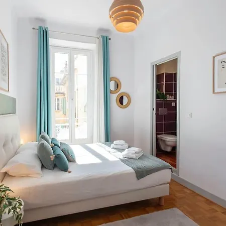 #57 Notre Dame Balcony & Ac