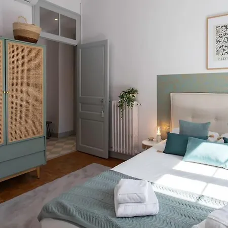 #57 Notre Dame Balcony & Ac