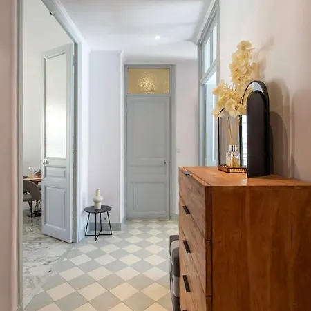 #57 Notre Dame Balcony & Ac Nicea